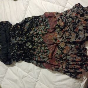 Papillon Blanc Dark Floral Top
